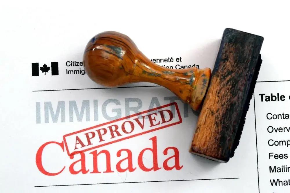 注意！加拿大取消一项临时移民政策，这三类人受影响！